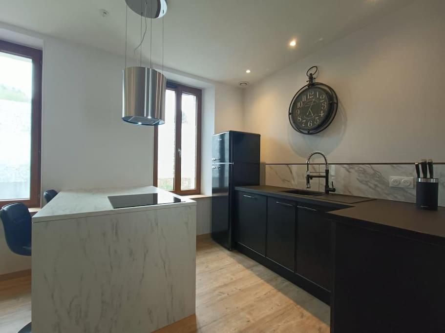 # Le Beffroi# Maison# Murol Buitenkant foto