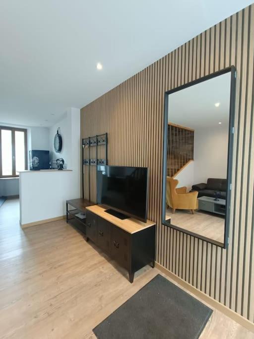 # Le Beffroi# Maison# Murol Buitenkant foto