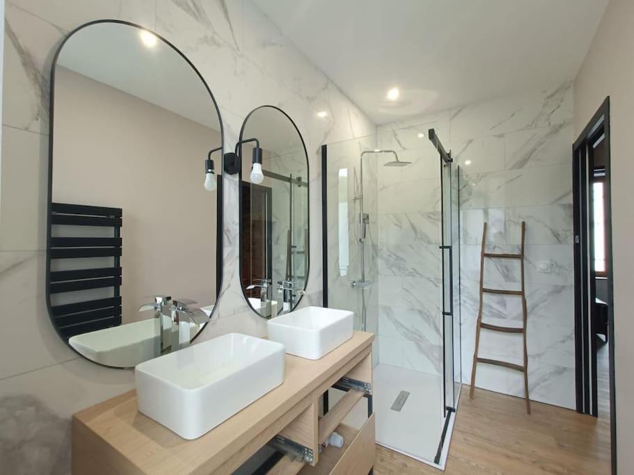 # Le Beffroi# Maison# Murol Buitenkant foto